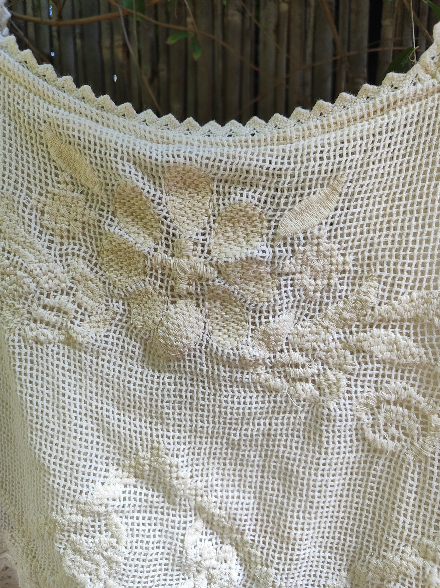 גופית קרושה קרופ רקומה על רשת רבועים קטנים.ZARA