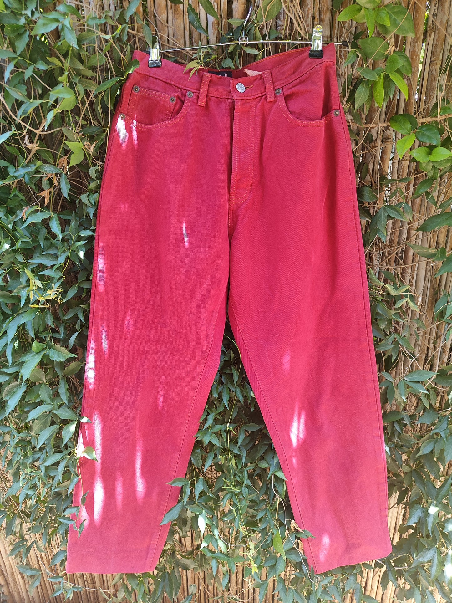 ג'ינס בורדו גזרה גבוהה . GAP מכנסיים