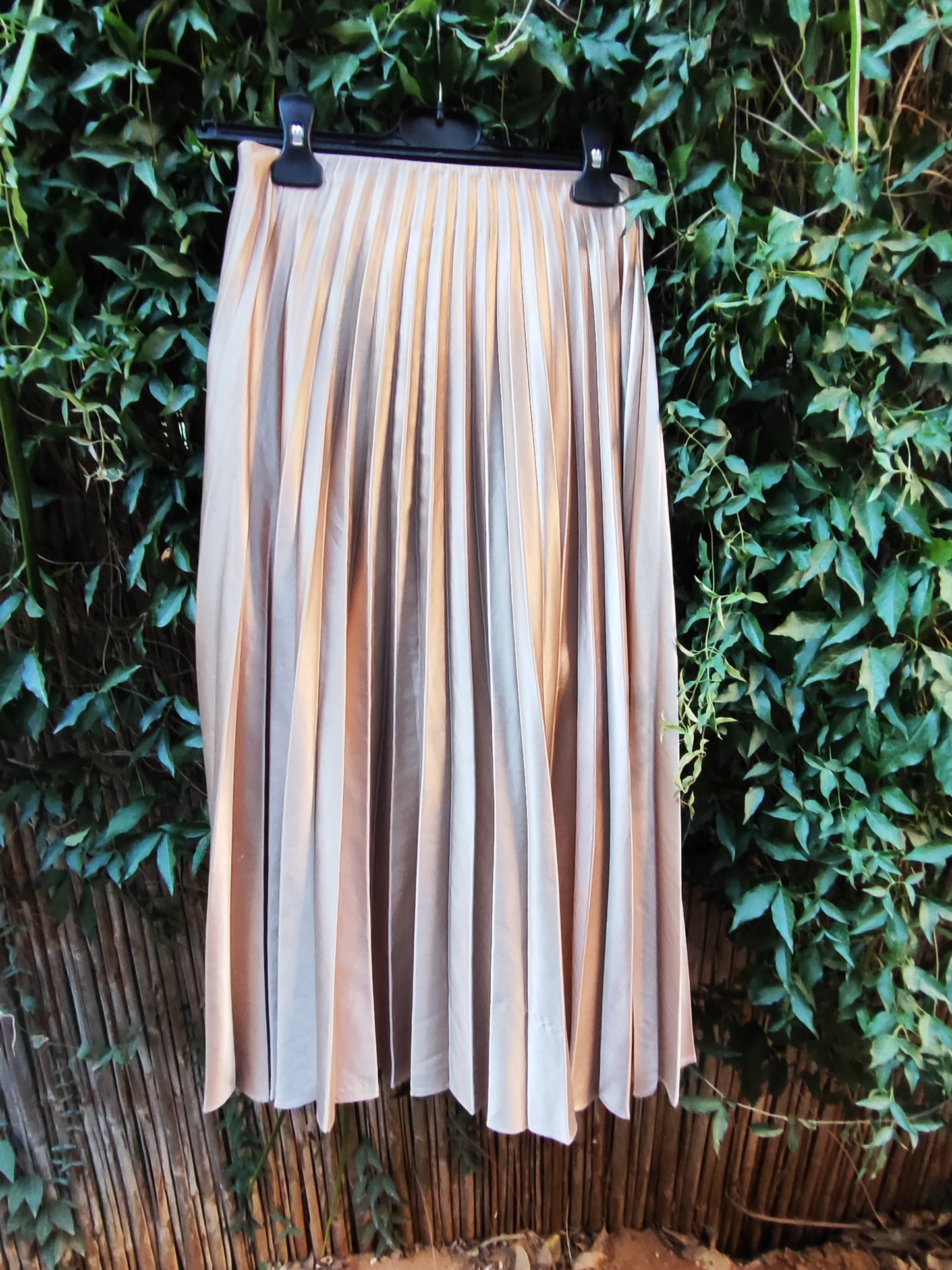 חצאית מקסי זהב פליסה.ZARA