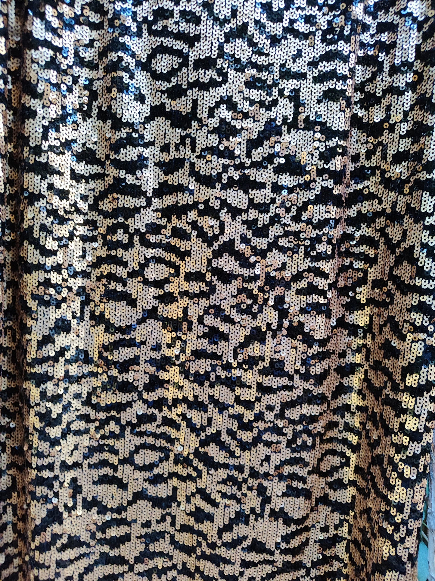 ZARA. חצאית דיסקו. מקסי צרה .פייטים מוזהים על שחור