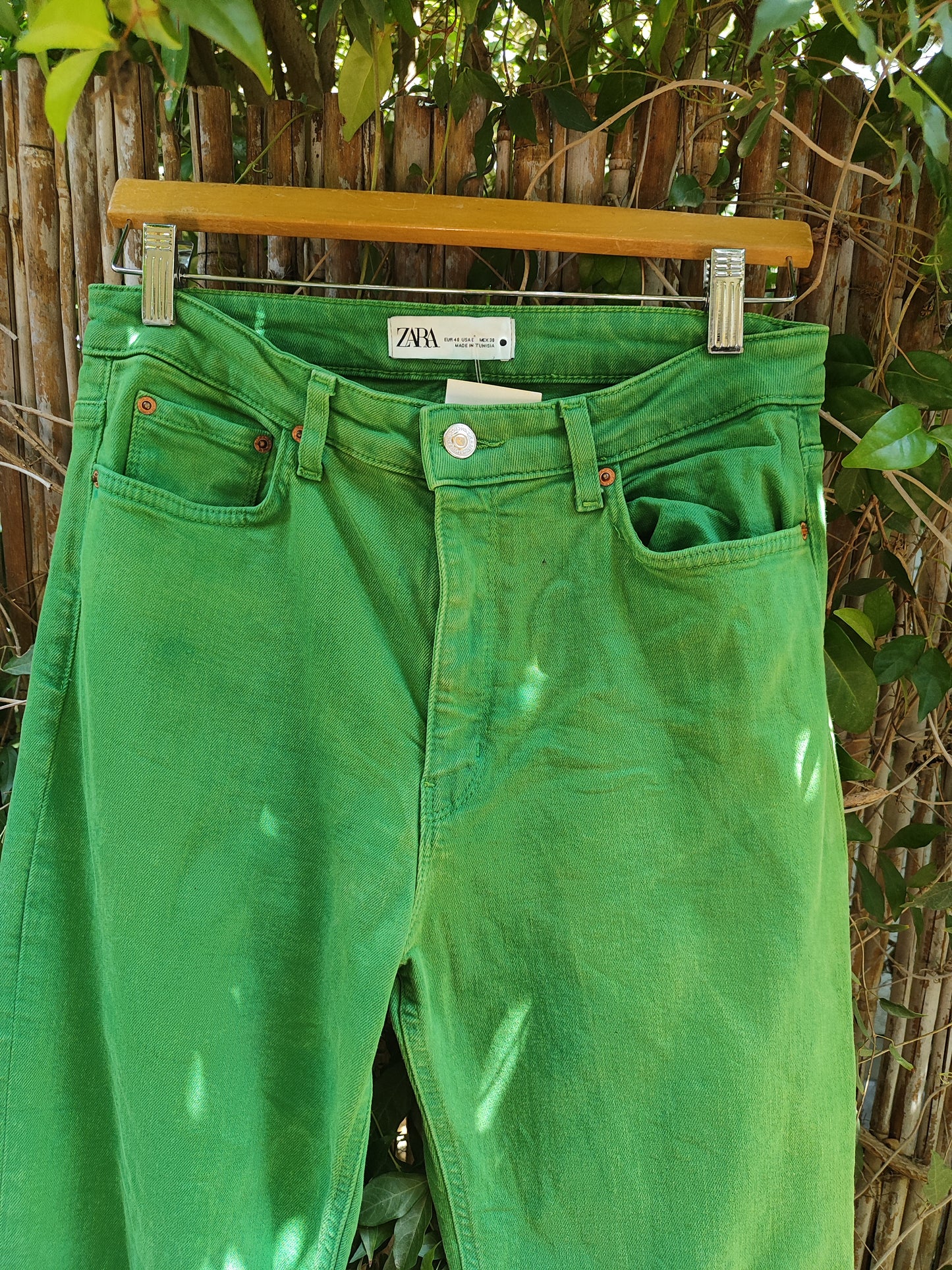 ZARA. מכנסיים ג'ינס ירוקים ארוכי רגליים
