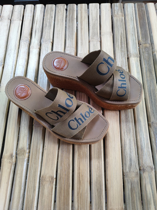 CHLOE'. נעלי פלטפורמה מוקה .עשוי מחבל בהדפס על הרצועות