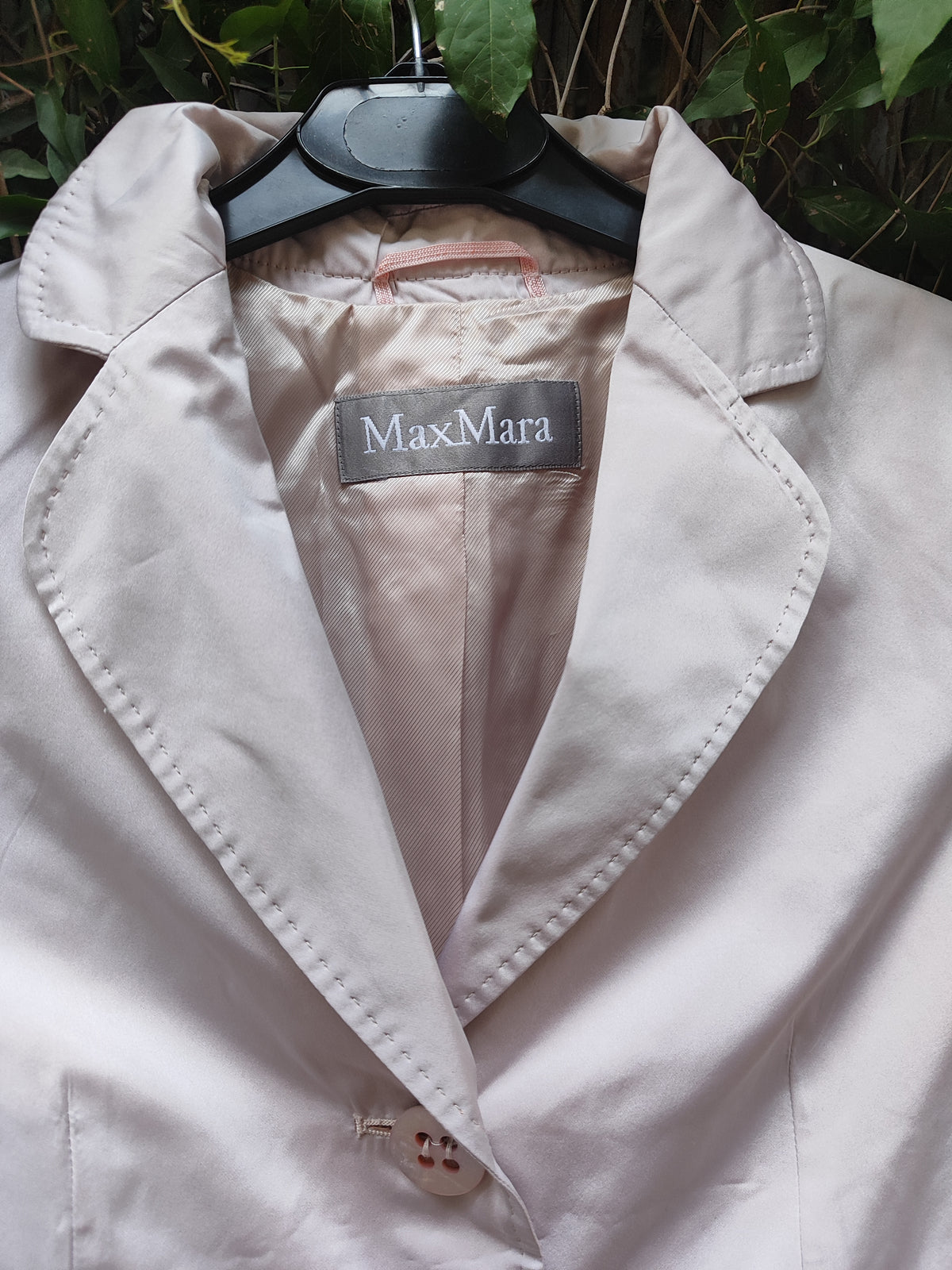 MAXMARA. ז'קט של הביוקר קצר קרם וחתיכי