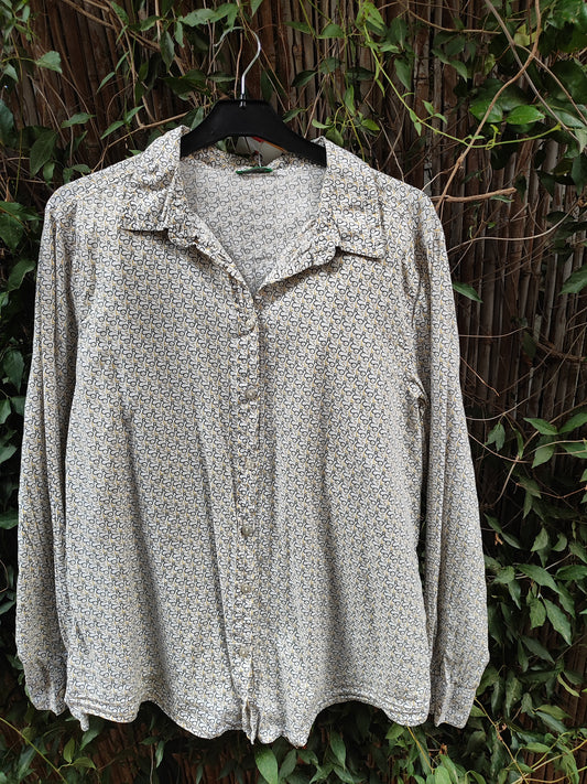 BENETTON חולצה קלילה ומיוחדת בחסרת מאמץ